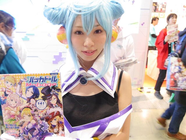 【レポート】「コミケ89」企業ブースのコスプレイヤー写真を一挙130枚！胸元の空いたコスプレイヤーも