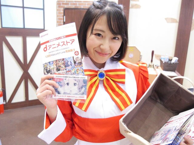 【レポート】「コミケ89」企業ブースのコスプレイヤー写真を一挙130枚！胸元の空いたコスプレイヤーも