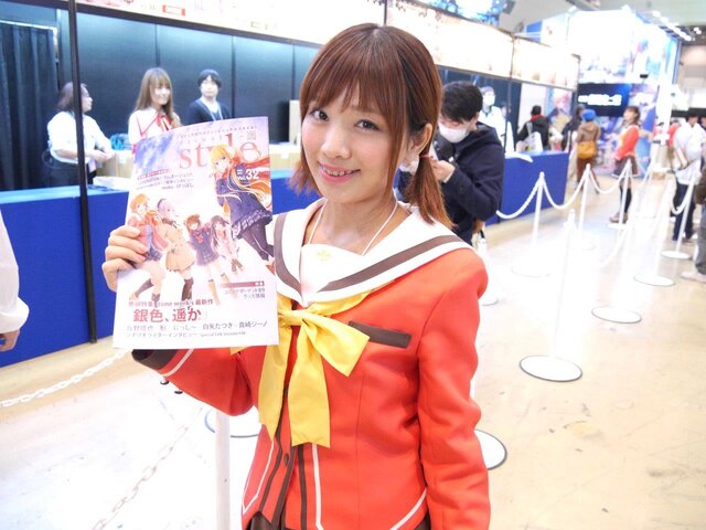 【レポート】「コミケ89」企業ブースのコスプレイヤー写真を一挙130枚！胸元の空いたコスプレイヤーも