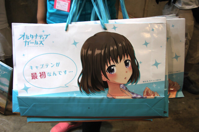 C90『ガールフレンド（仮）』＆『オルタナティブガールズ』ブースは人が絶えない大盛況っぷり！