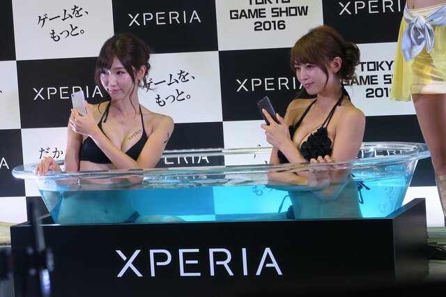 【TGS2016】お風呂じゃないです、プールです。Xperiaの美女が防水をアピール