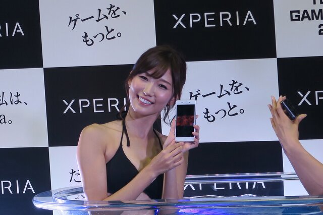 【TGS2016】お風呂じゃないです、プールです。Xperiaの美女が防水をアピール