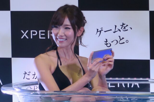 【TGS2016】お風呂じゃないです、プールです。Xperiaの美女が防水をアピール