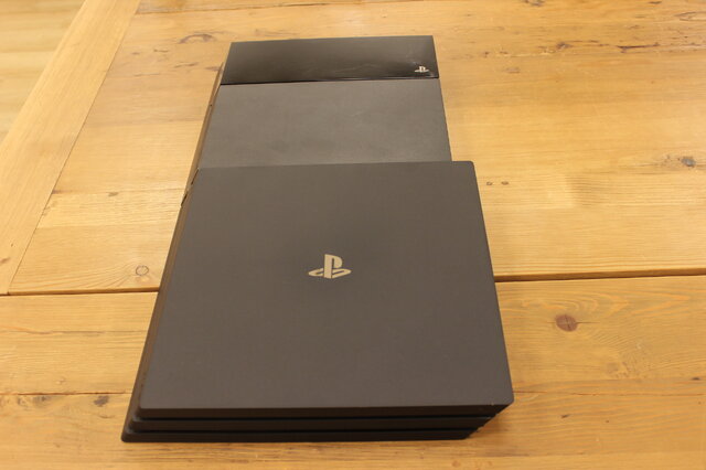 編集部に「PS4 Pro」が到着！開封フォトレポート＆既存PS4との比較をお届け