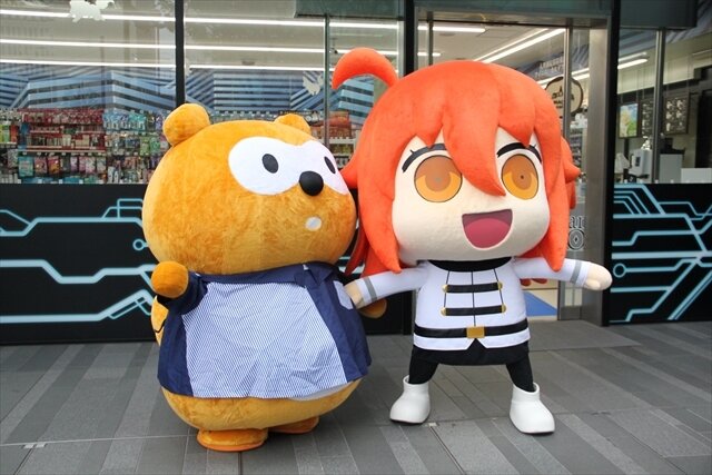 【レポート】『FGO』“特異店L”が爆誕！秋葉原に女主人公とポンタがやってきた