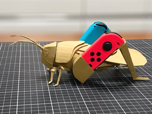 『Nintendo Labo』ダンボールコントローラーをファンが早速再現―トノサマバッタの脚にJoy-Conが！