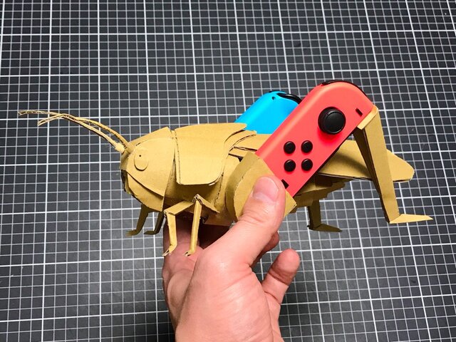 『Nintendo Labo』ダンボールコントローラーをファンが早速再現―トノサマバッタの脚にJoy-Conが！