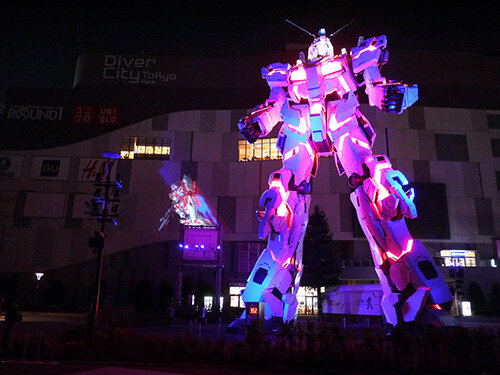 ユニコーンガンダム立像、お台場に立つ！ 演出や変型をフォトレポートでお届け（写真45枚）