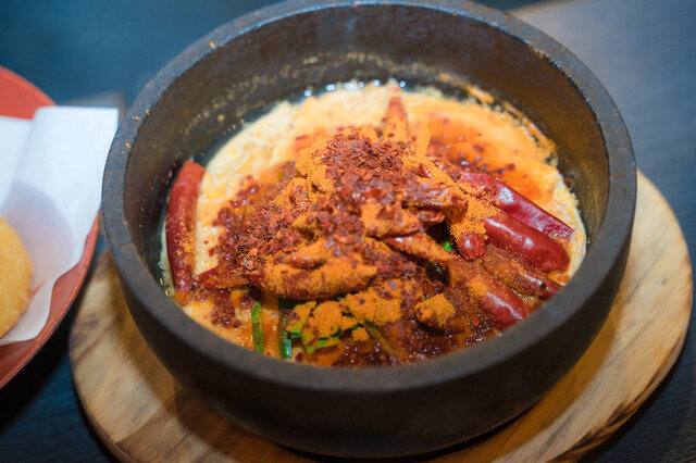 「キン肉マン酒場」に行ってみた！ ファンなら思わず“ニヤリ”なコラボフード＆展示物がズラリ