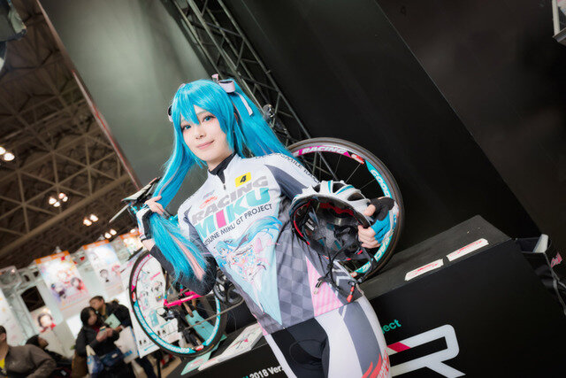 【コスプレ】「ワンフェス2019冬」初音ミクに扮したコンパニオンさんに注目！ GSRコーナー【写真34枚】