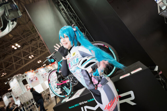 【コスプレ】「ワンフェス2019冬」初音ミクに扮したコンパニオンさんに注目！ GSRコーナー【写真34枚】