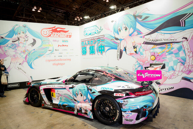 【コスプレ】「ワンフェス2019冬」初音ミクに扮したコンパニオンさんに注目！ GSRコーナー【写真34枚】