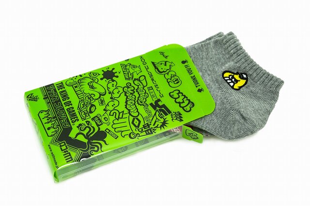 『スプラトゥーン2』の「イカロゴマット」と「ヤキフグソックス」をリアルに再現したアイテムが登場!