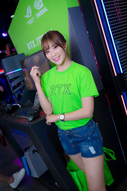 【COMPUTEX 2019】創立30周年のASUSがゲーミングPCブランド「ROG」と合わせて2ブース出展！台湾美女コンパニオンが眩しい【写真70枚】