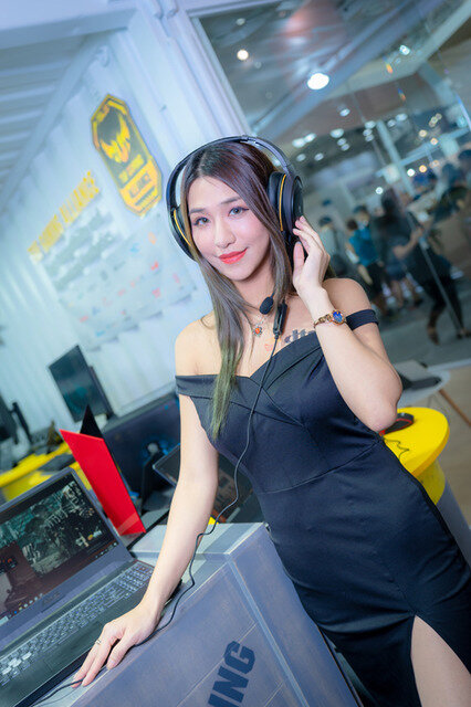 【COMPUTEX 2019】創立30周年のASUSがゲーミングPCブランド「ROG」と合わせて2ブース出展！台湾美女コンパニオンが眩しい【写真70枚】