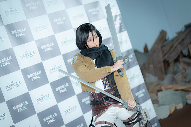 宇垣美里、「進撃の巨人」ミカサのコスプレ姿披露！ ミニ巨人を駆逐する一幕も【写真42枚】