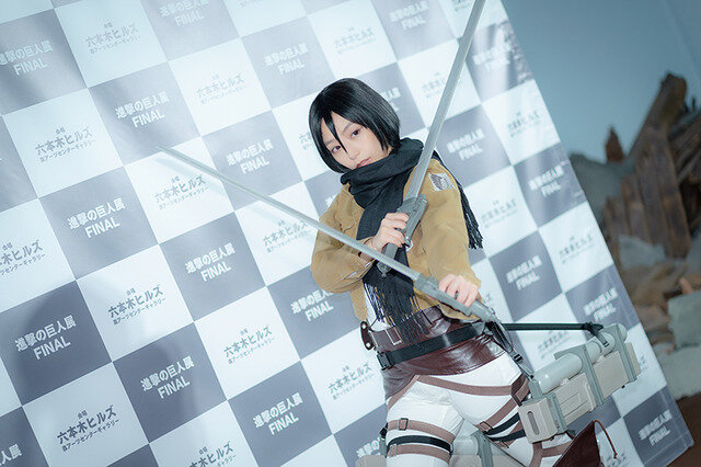 宇垣美里、「進撃の巨人」ミカサのコスプレ姿披露！ ミニ巨人を駆逐する一幕も【写真42枚】