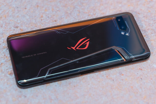 ゲームの遊び方が変わるかもしれない!? ASUS新発表のゲーミングスマホ「ROG Phone2」の性能が色々やり過ぎだった