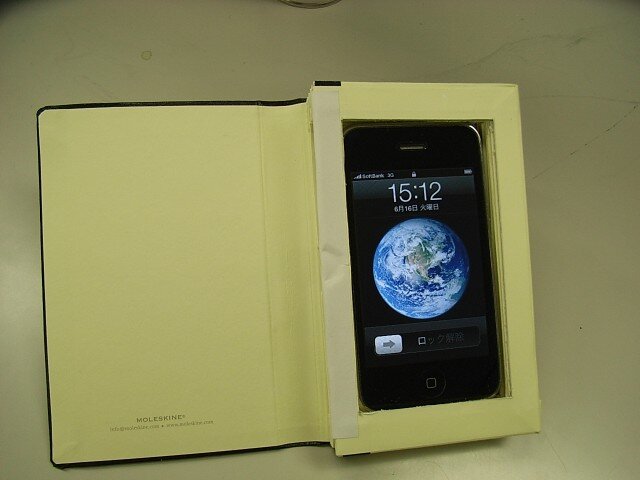 【iPhone 3G S】モレスキンをiPhoneカバーに工作