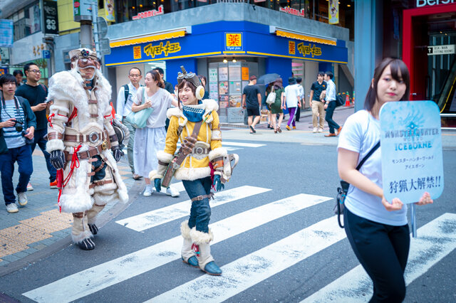 『モンスターハンターワールド：アイスボーン』狩猟解禁！渋谷に現れた受付嬢の笑顔にさっそく狩られた【写真38枚】