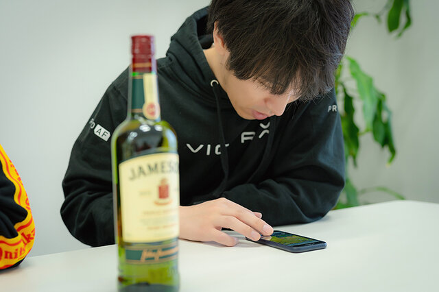 アイリッシュウイスキー「ジェムソン」が更なる本気度で8bitスマホゲーム開発!プロゲーマーももち&チョコが高得点を叩き出す